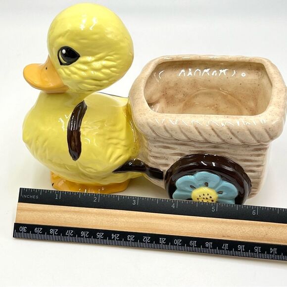 Vintage Ceramic Planter Yellow Duck Pulling Wicker Cart Blue Flower Daisy Wheels - Picture 10 of 11